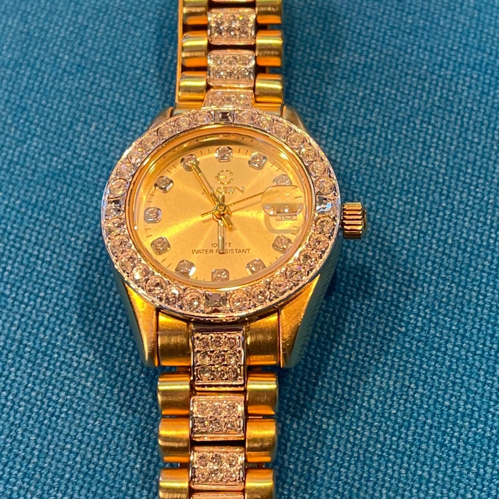 Elgin Ladies Watch Gold Dial Crystal Accents On Case & Link Bracelet Date